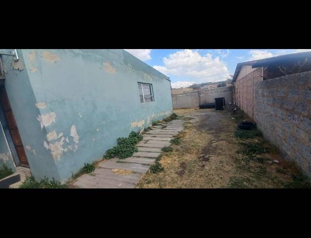 15 BEDROOM HOUSE FOR SALE IN RHODESFIELD